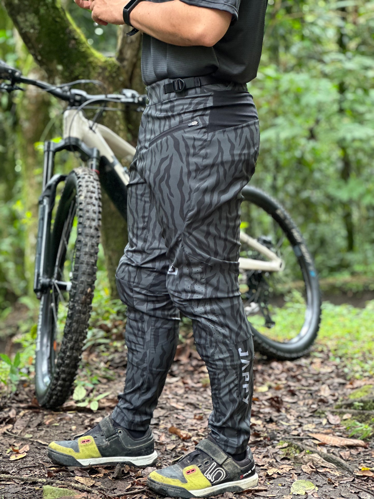 MUJER | PANTALÓN SAFARI - TIGRE