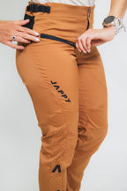 ORÍGENES - Pantalón Ocre - Mujer