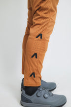 ORÍGENES - Pantalón Ocre - Hombre