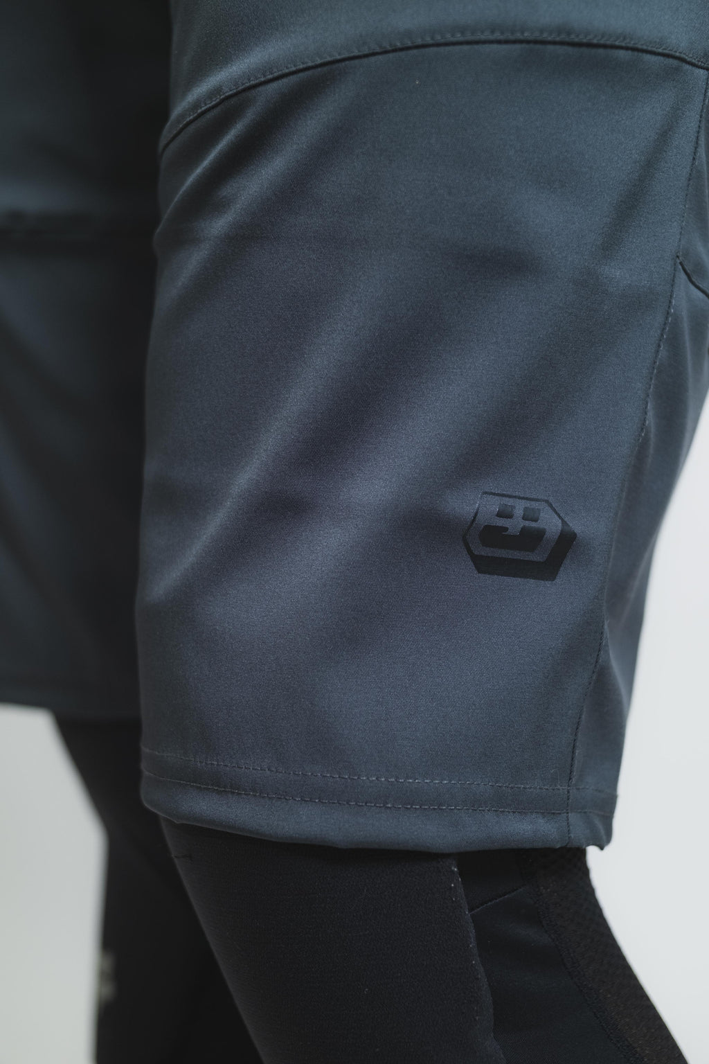 ORÍGENES - Short gris oscuro - Hombre