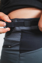 ORÍGENES - Short gris oscuro - Hombre