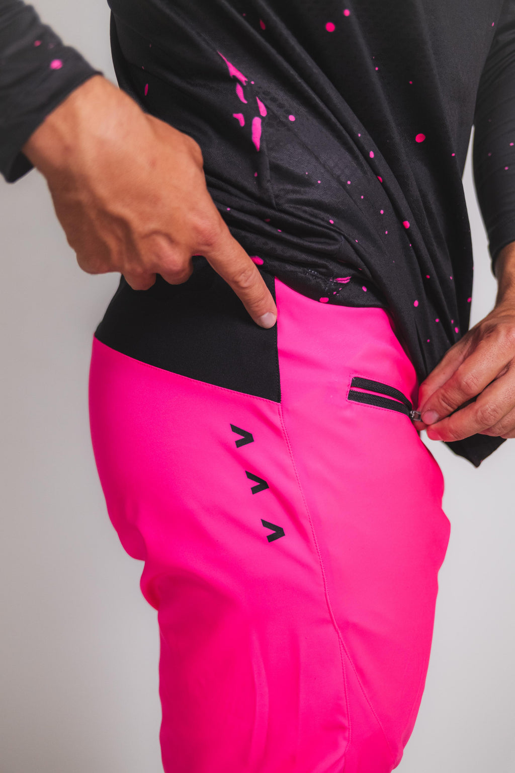 VOLT - Pantalón fucsia -  Hombre