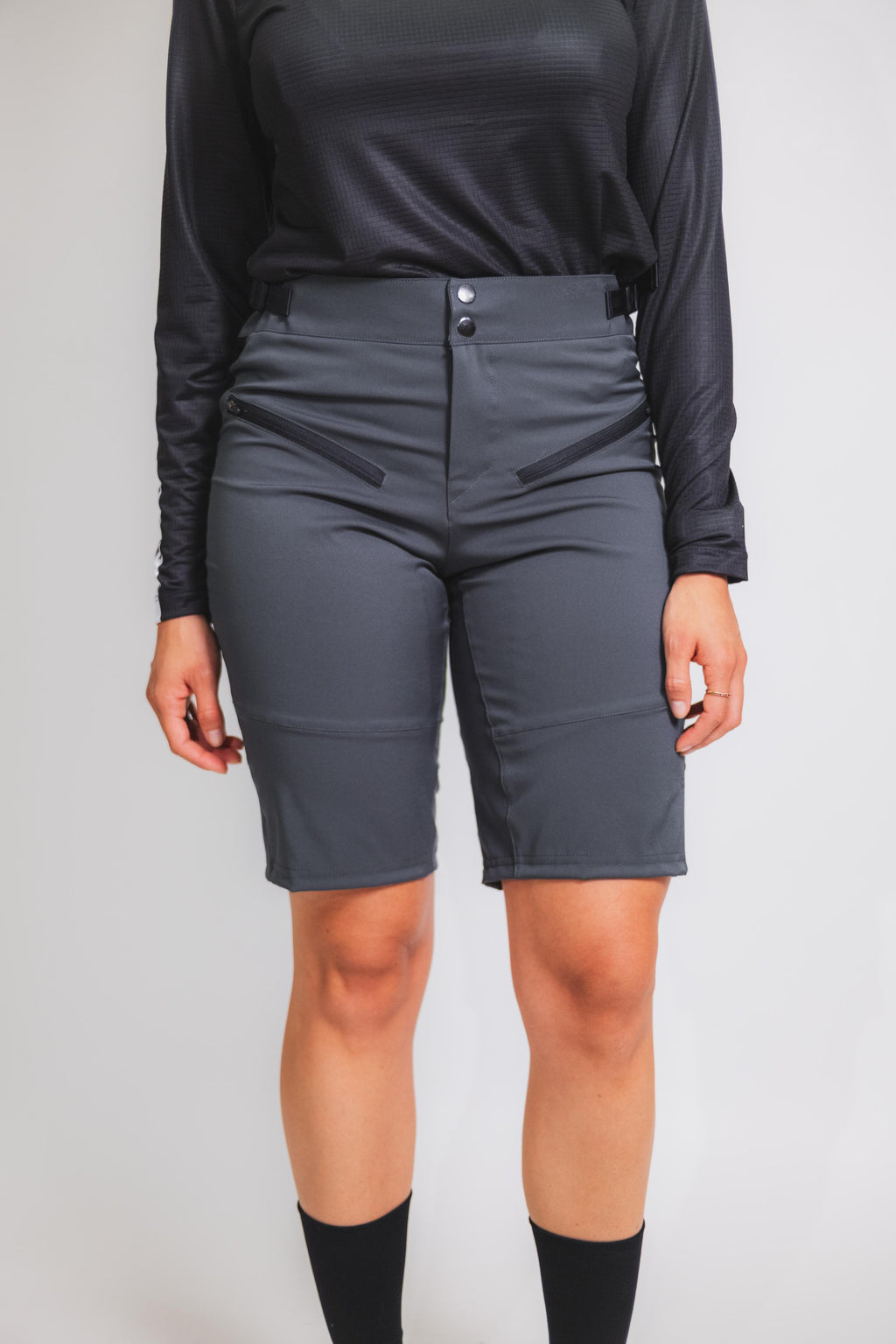 ORÍGENES - Short gris oscuro - Mujer