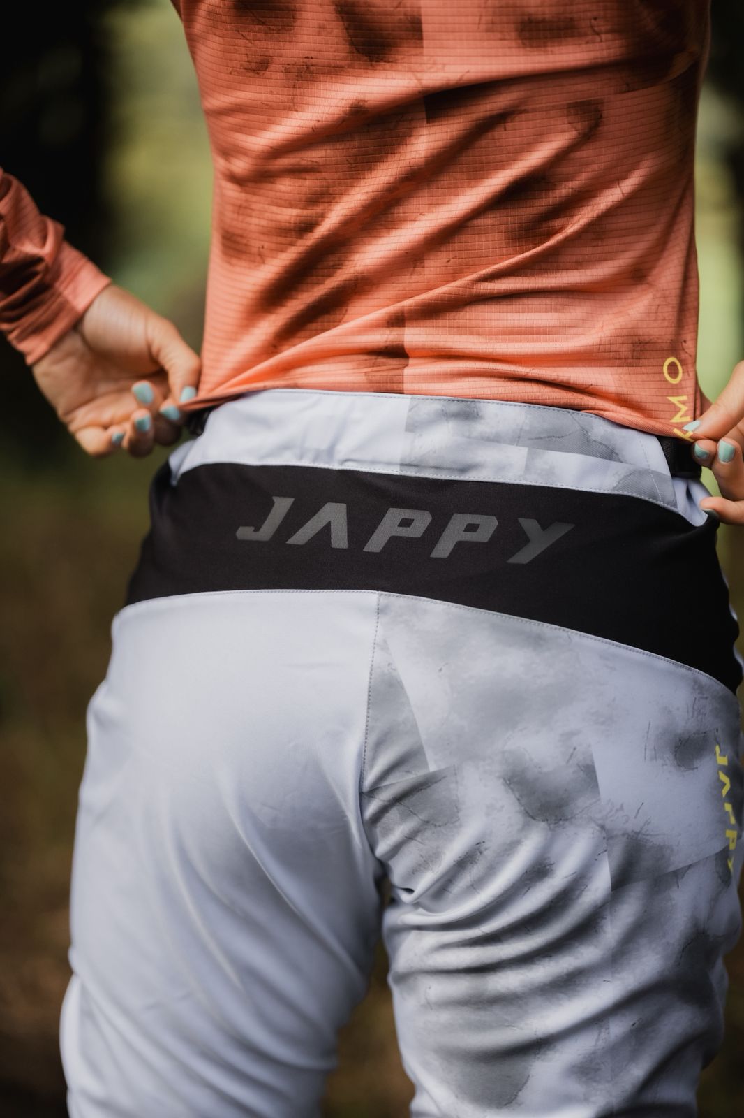 HUMO - Pantalón ash grey - Mujer
