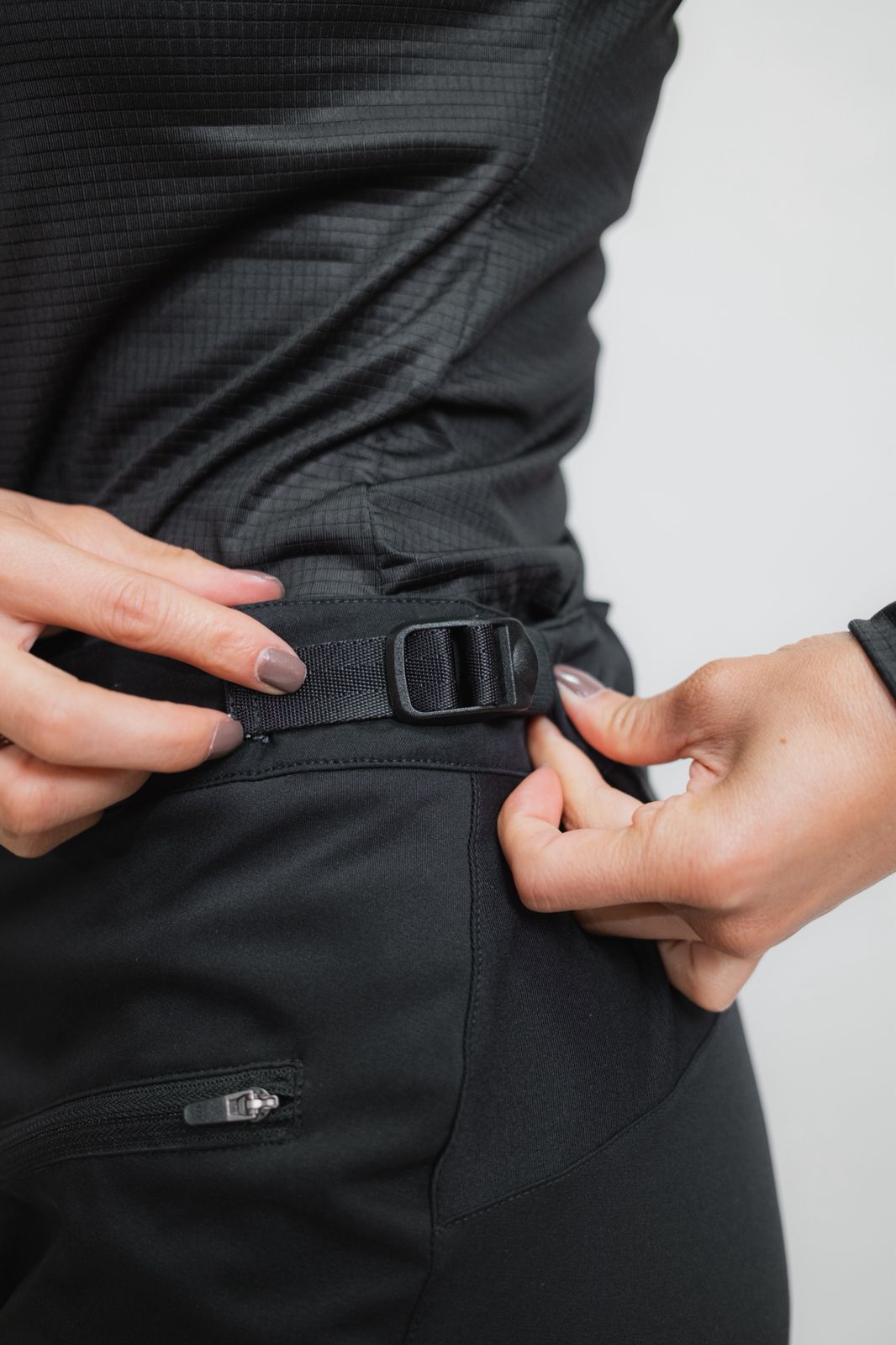 ORÍGENES - Pantalón Deep Black - Mujer