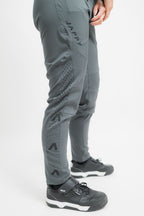 ORÍGENES - Pantalón Iron Grey - Mujer